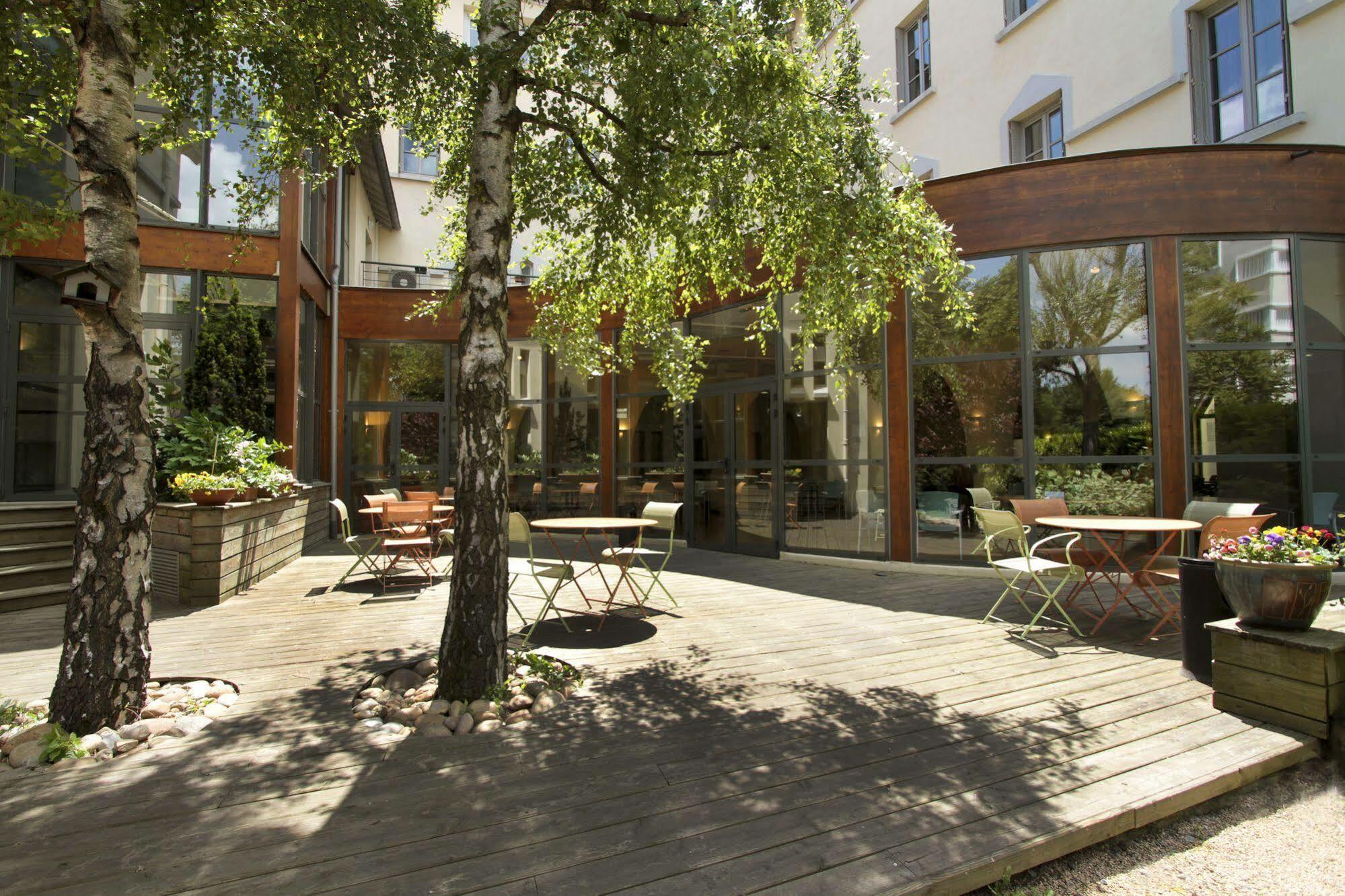 让博斯科中心酒店 里昂 外观 照片 The courtyard of the German National Museum of Literature