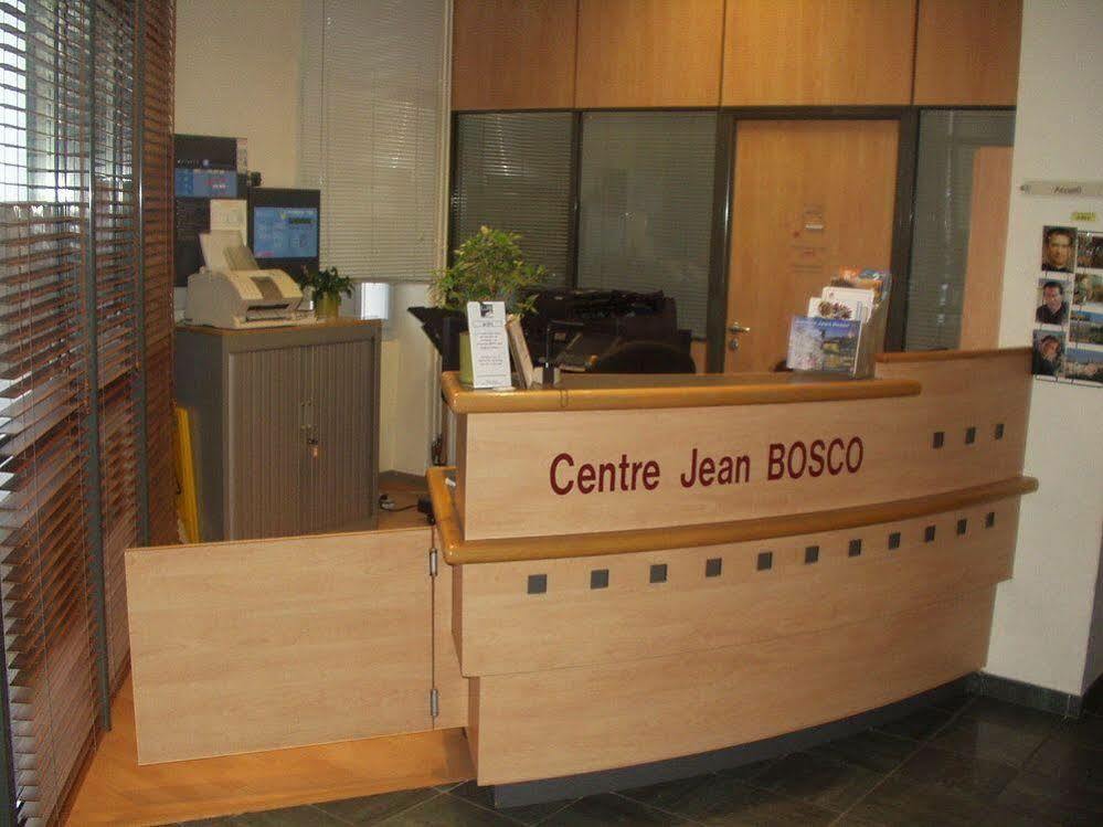 让博斯科中心酒店 里昂 外观 照片 Reception desk of the Jean Bosco Centre