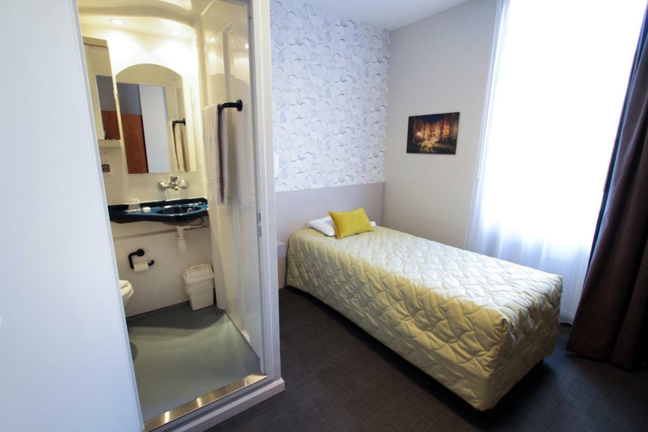 让博斯科中心酒店 里昂 外观 照片 A single room at the hotel